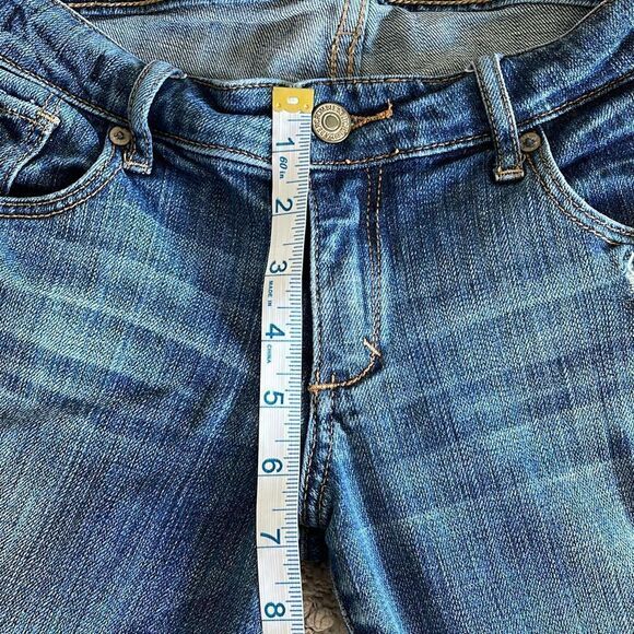 Abercrombie and Fitch Denim Jeans. Size 4R
Distressed, medium wash - Picture 5 of 8